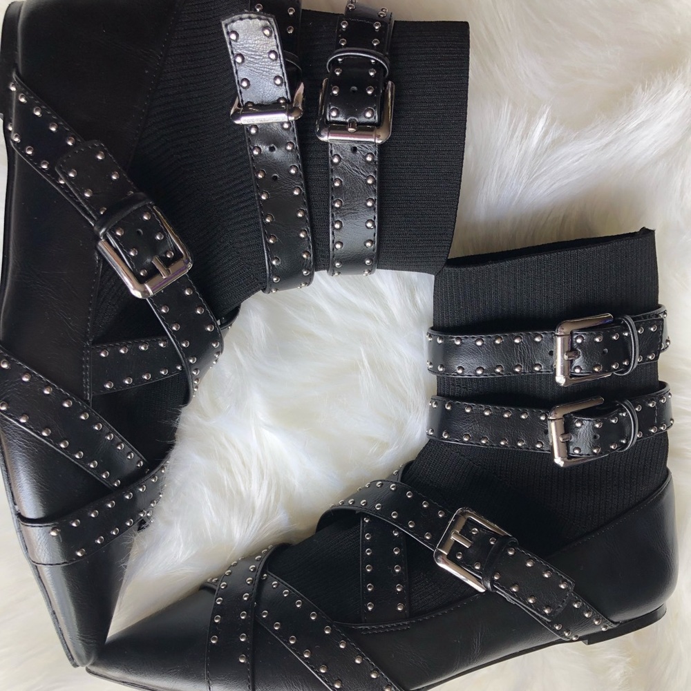 Zara 🥿 flat shoes or black booties